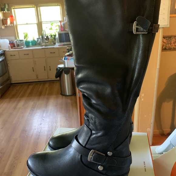 Riding boot in black vegan leather.New in box - Picture 4 of 6